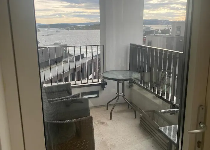 Cozy Apt With Balcony!