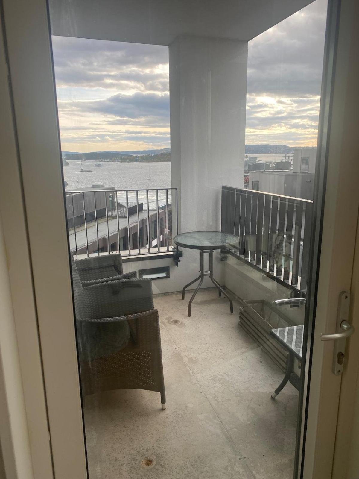 Cozy With Balcony! Apartment Oslo